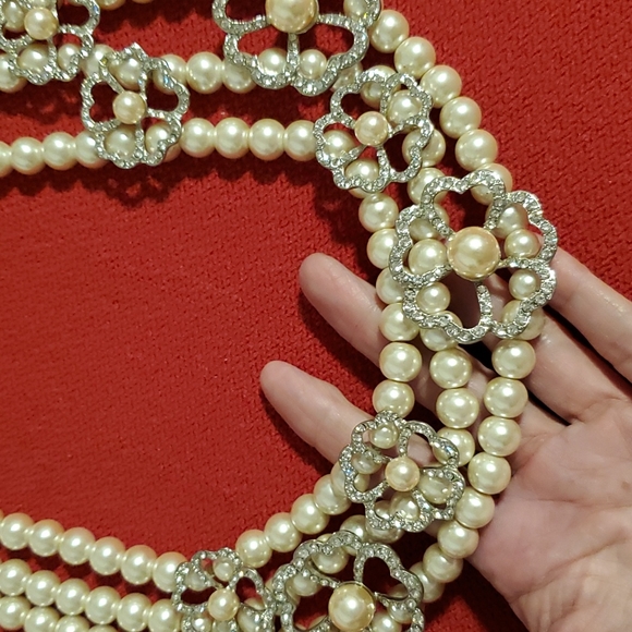 White faux pearl and rhinestone 3 strand floral statement necklace Wedding Prom - Picture 9 of 9
